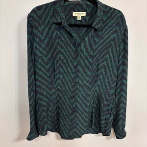 NWOT Burberry Women’s Navy and Green 100% Silk Chevron Blouse